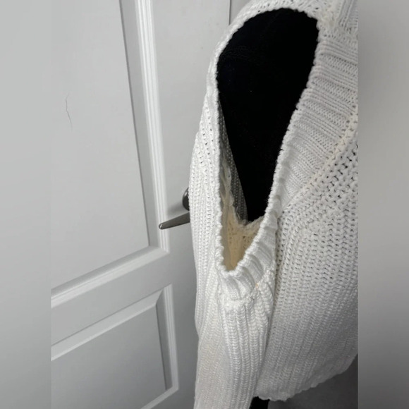 Choies | 100% Acrylic Cold Shoulder Knit Sweater | Size XL - Picture 7 of 9